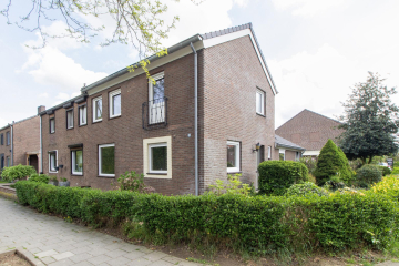 Aalmoezenier Camplaan 10 in Reuver