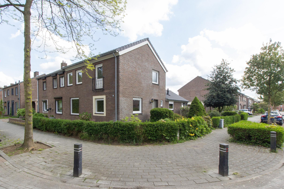 Foto 1 van Aalmoezenier Camplaan 10 in Reuver