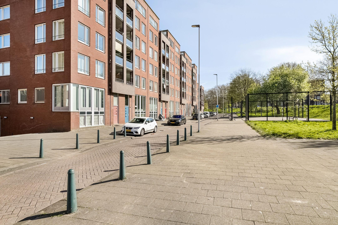 Foto 1 van Piet Paaltjensplein 60 in Rotterdam