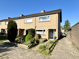 Azurietdijk 153 in Roosendaal