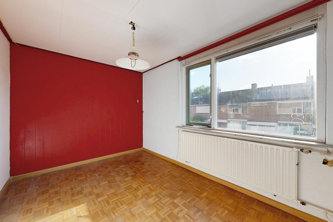 Foto 31 van Kortenaerstraat 18 in Dinteloord