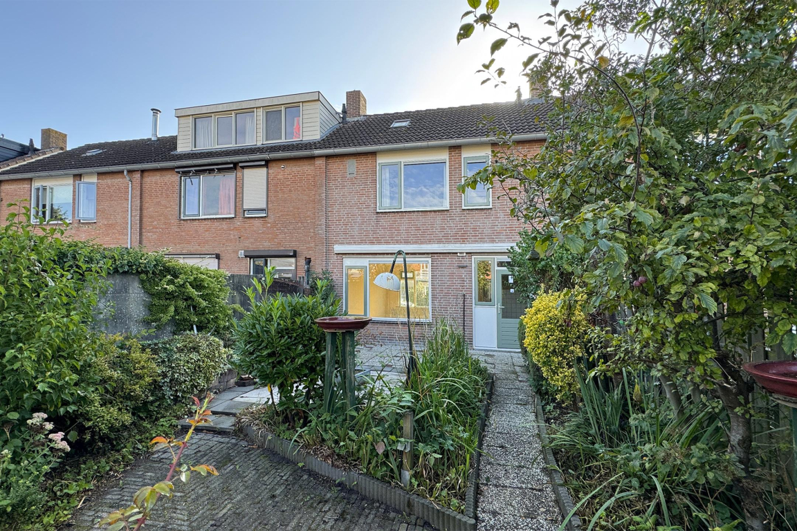 Foto 45 van Kortenaerstraat 18 in Dinteloord