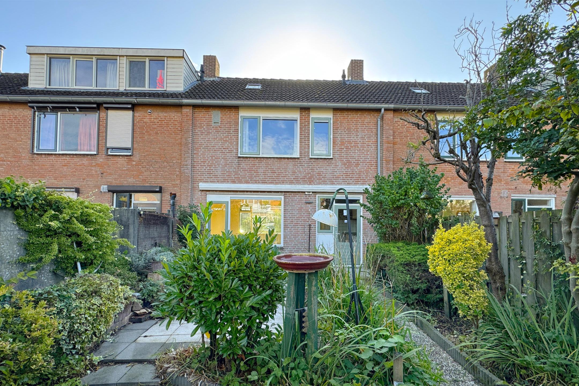 Foto 46 van Kortenaerstraat 18 in Dinteloord