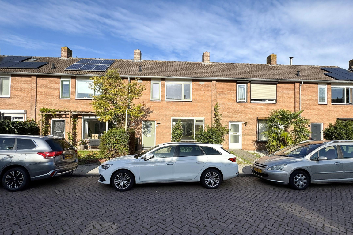 Foto 49 van Kortenaerstraat 18 in Dinteloord