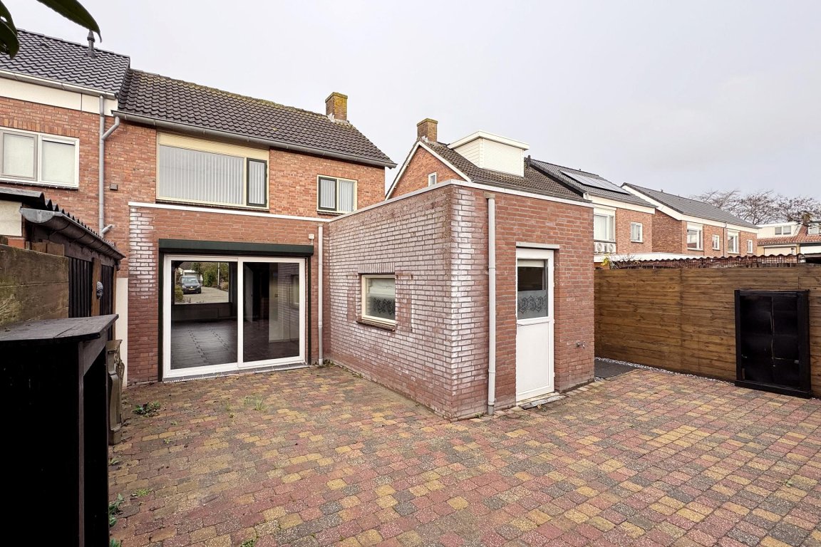 Foto 46 van Europastraat 9 in Dinteloord