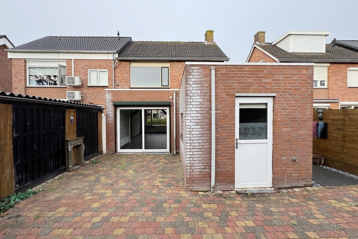 Foto 47 van Europastraat 9 in Dinteloord