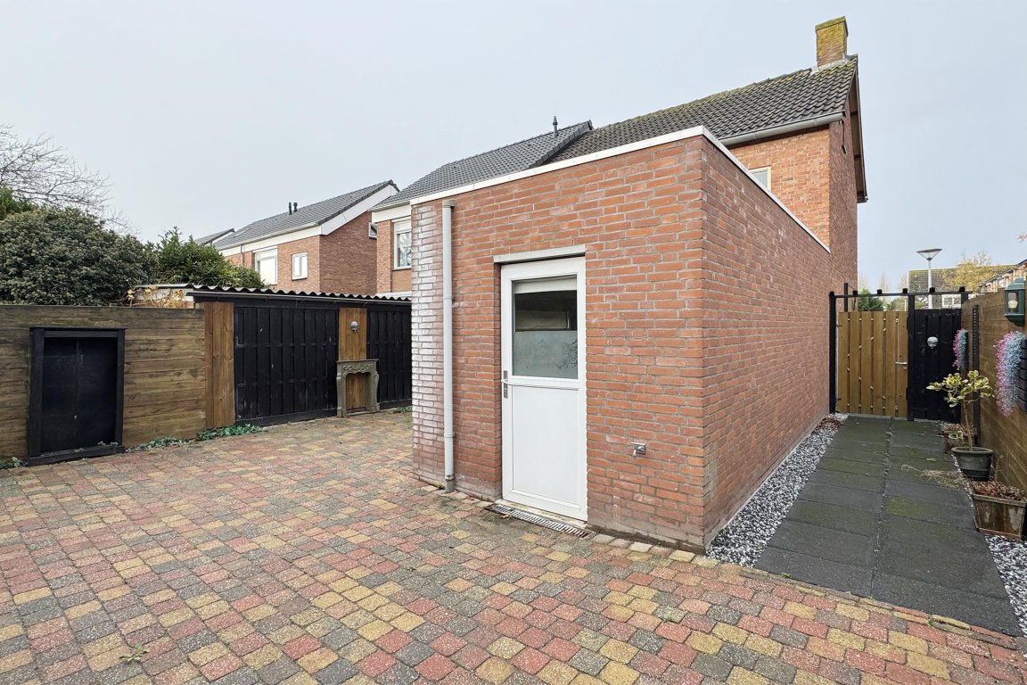 Foto 48 van Europastraat 9 in Dinteloord