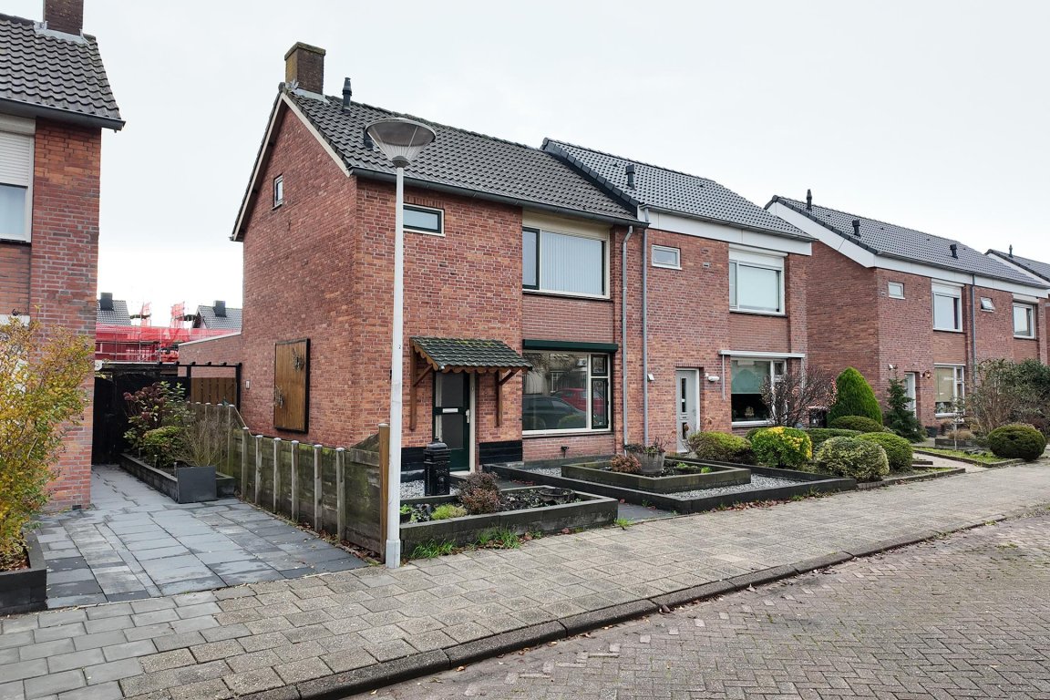 Foto 55 van Europastraat 9 in Dinteloord