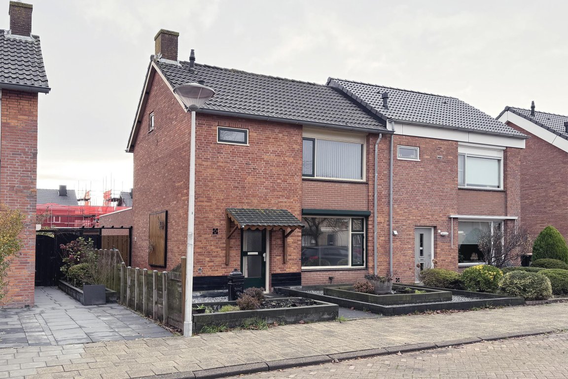 Foto 56 van Europastraat 9 in Dinteloord