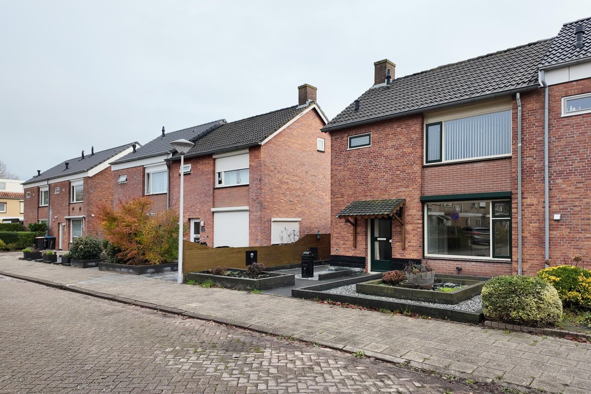 Foto 57 van Europastraat 9 in Dinteloord