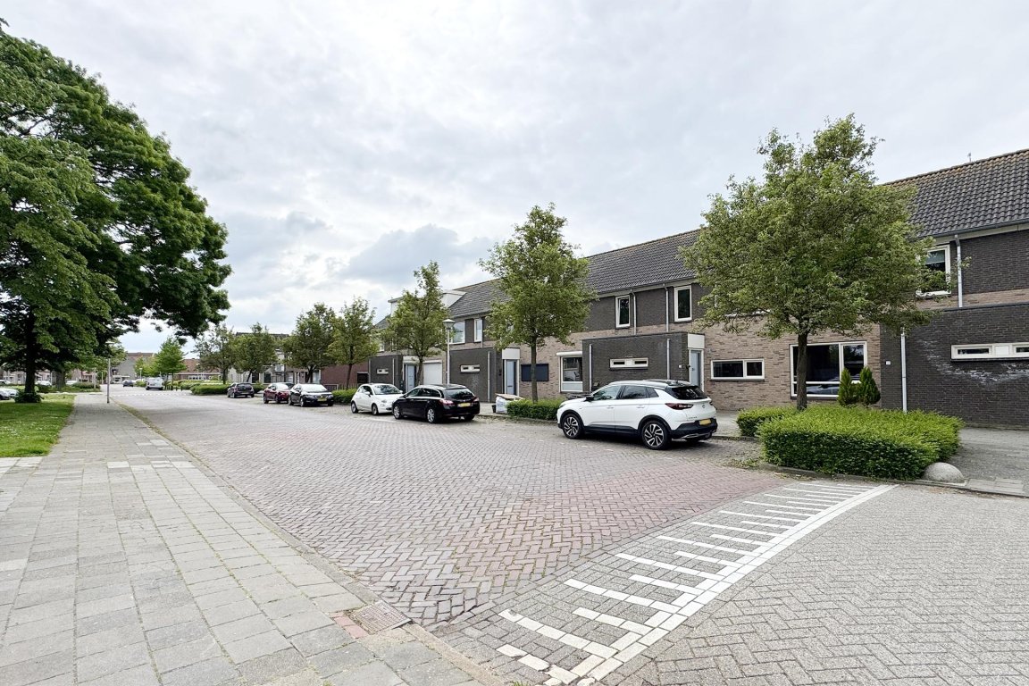 Foto 61 van Prinses Irenestraat 35-A in Dinteloord