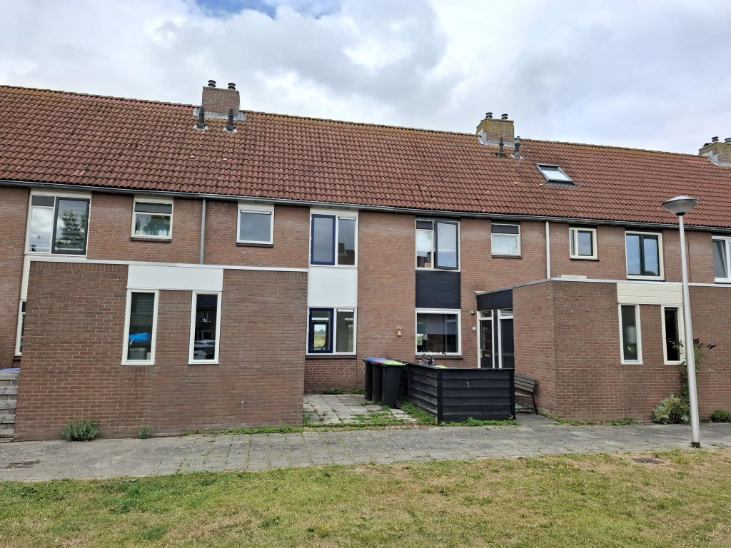 Foto 1 van Blauwgras 33 in Spijkenisse