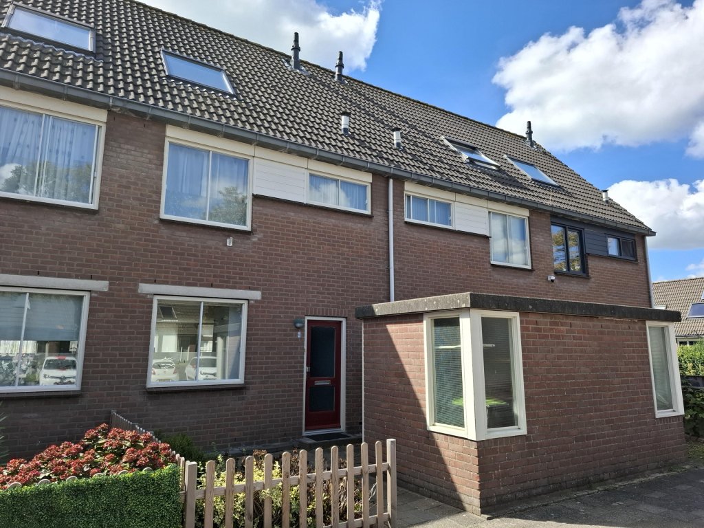 Foto 1 van Vivaldiplein 6 in Spijkenisse